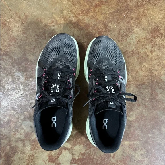 On Cloud Eclipse - Picture 5 of 7